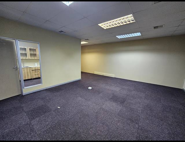 2,294M² WAREHOUSE TO LET IN COSMO BUSINESS PARK